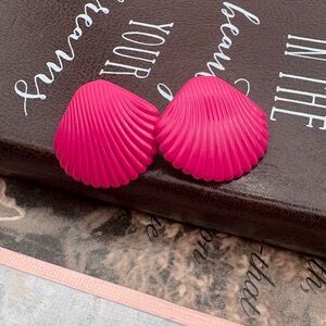 Vintage Hot Pink Enamel Shell Stud Earrings 80s 90s Neon